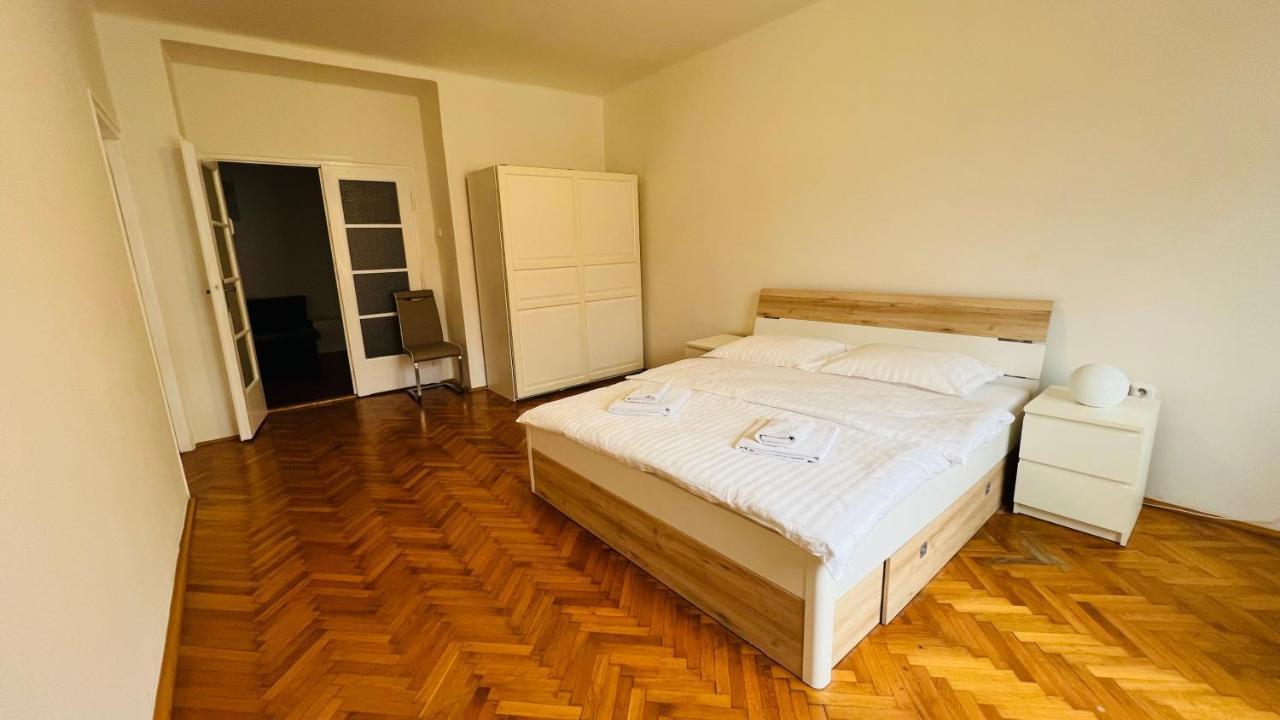 Cosy Flat In The Heart Of Pragueアパートメント エクステリア 写真